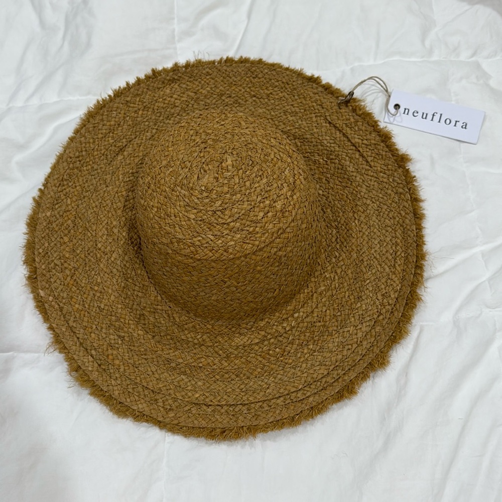 Neuflora hat